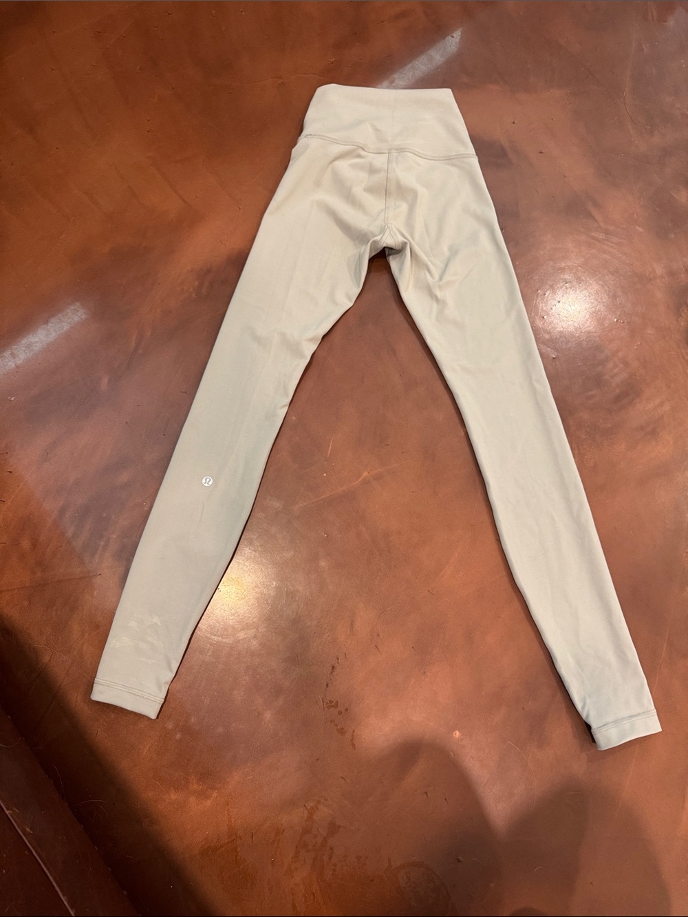 Lululemon Woman’s kaki leggings